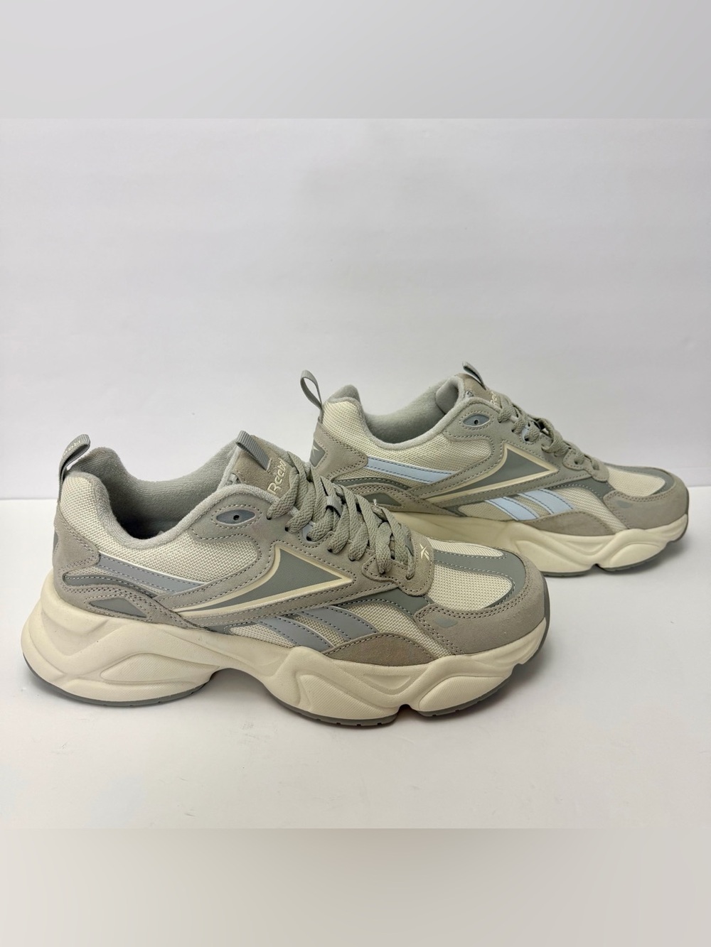 Reebok Men’s Chunky Sneakers Gray Beige Size 10.5 New Without Box